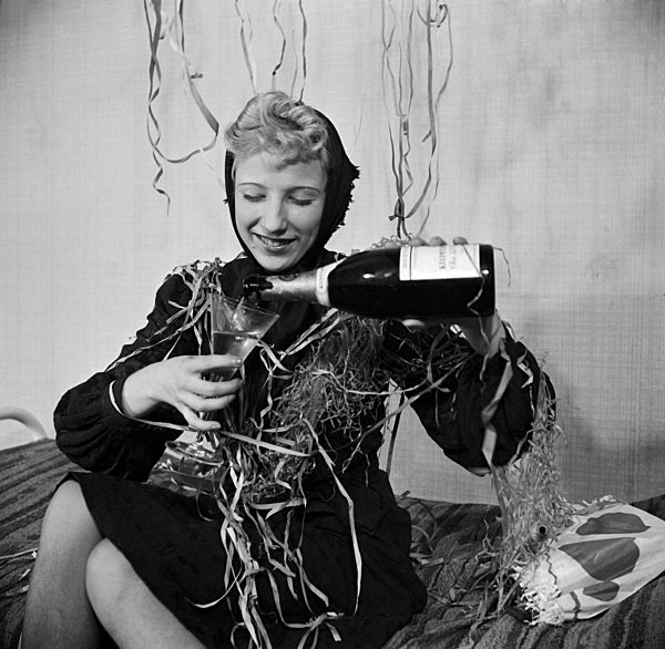 Gast einer Silvesterparty; Deutsches Reich 1930er Jahre. Guest of a New Year's Eve party; Germany 1930s.