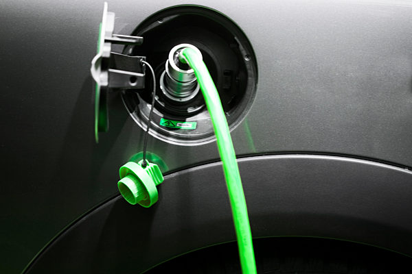 Elektroauto wird aufgeladen