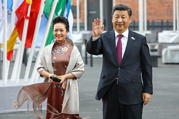 Xi Jinping mit seiner Ehefrau Peng Liyuan beim Eintreffen zum G20-Konzert in der Elbphilharmonie