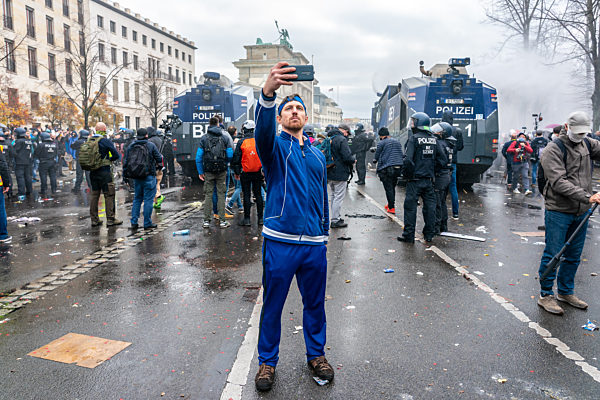 Nicht genehmigte Großdemo gegen die Corona-Maßnahmen in Berlin