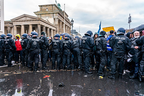 Nicht genehmigte Großdemo gegen die Corona-Maßnahmen in Berlin