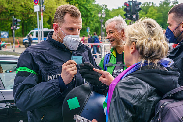 Nicht genehmigte Demo gegen Corona-Maßnahmen in Berlin, Mai 2021