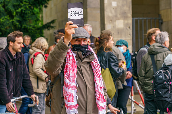 Nicht genehmigte Demo gegen Corona-Maßnahmen in Berlin, Mai 2021