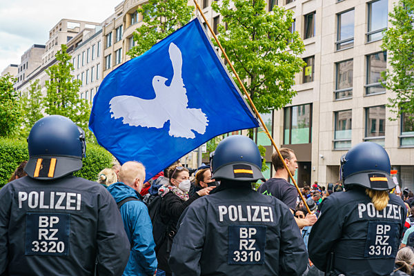 Nicht genehmigte Demo gegen Corona-Maßnahmen in Berlin, Mai 2021