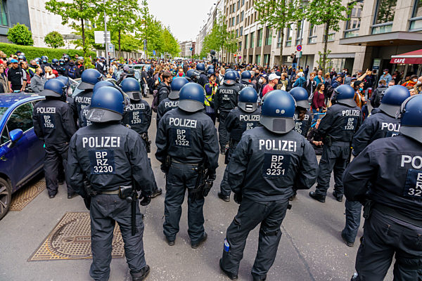 Nicht genehmigte Demo gegen Corona-Maßnahmen in Berlin, Mai 2021