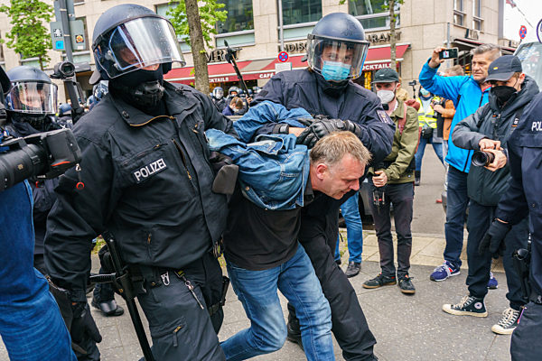 Nicht genehmigte Demo gegen Corona-Maßnahmen in Berlin, Mai 2021