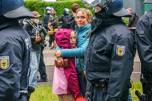 Nicht genehmigte Demo gegen Corona-Maßnahmen in Berlin, Mai 2021