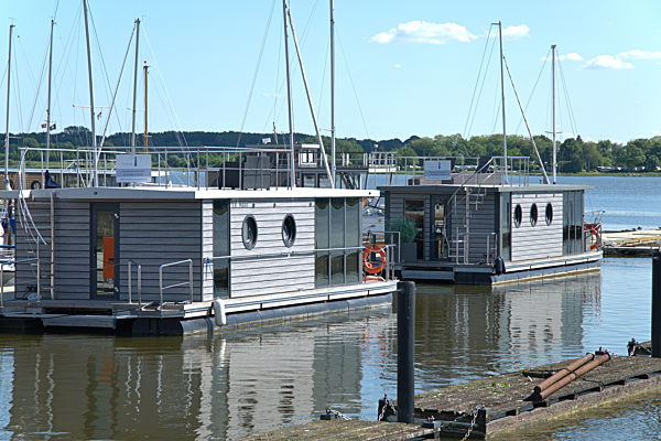 Hausboote an der Schlei in Schleswig
