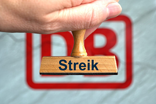 Symbolischer Stempel mit der Aufschrift "Streik"
