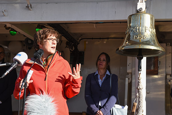 Annegret Kramp-Karrenbauer - Gorch Fock Rückkehr nach Kiel