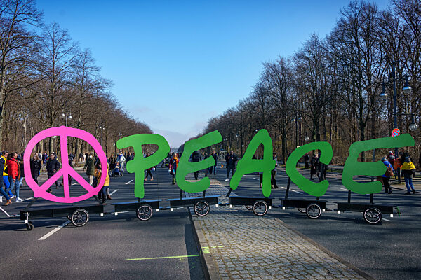 Demo Stoppt den Krieg! in Berlin, 27.02.2022