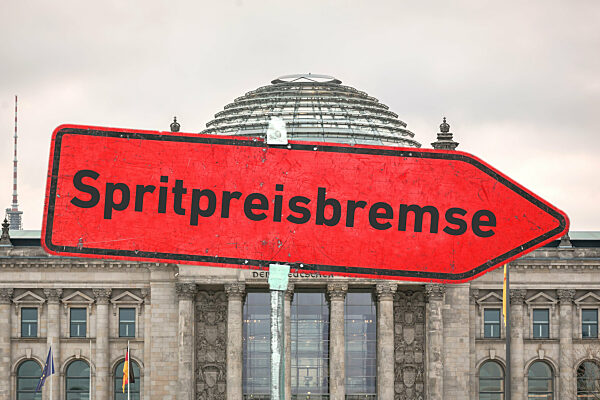 Symbolisches Schild Spritpreisbremse