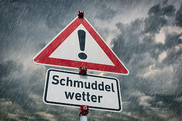 Symbolisches Warnschild Schmuddelwetter