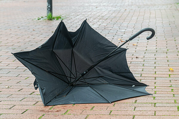 Kaputter Regenschirm