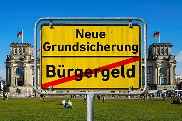 Symbolisches Ortsschild Neue Grundsicherung - Buergergeld