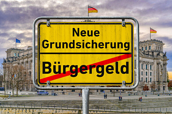 Symbolisches Ortsschild Neue Grundsicherung - Buergergeld