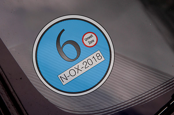 Symbolbild,Themenbild:
Die Blaue Stickoxid Plakette (Design Vorschlag)...