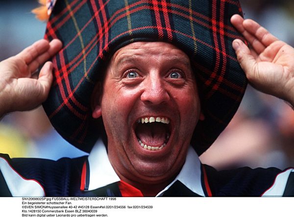 SN12069802SP.jpg FUSSBALL-WELTMEISTERSCHAFT 1998
Ein begeisterter...