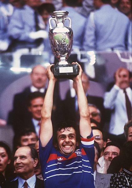 Fußball-EM 1984 in Frankreich - Michel Platini bejubelt den EM Sieg