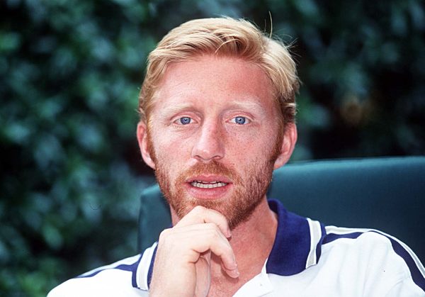 SN06079902SP.jpg  Tennis : Wimbledon 1999   Zog sich entspannt aus dem...