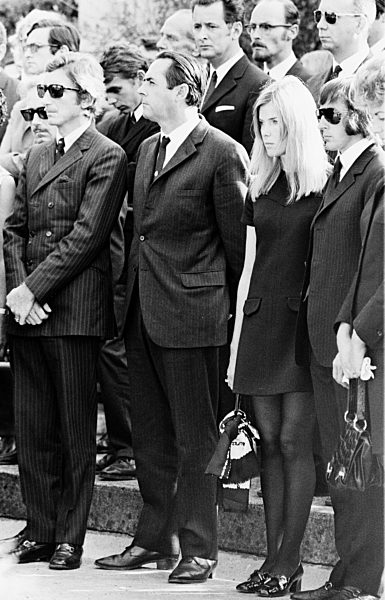 MOTORSPORT: Beerdigung von Rennfahrer Jochen Rindt, Oesterreich:
Am Grab v...