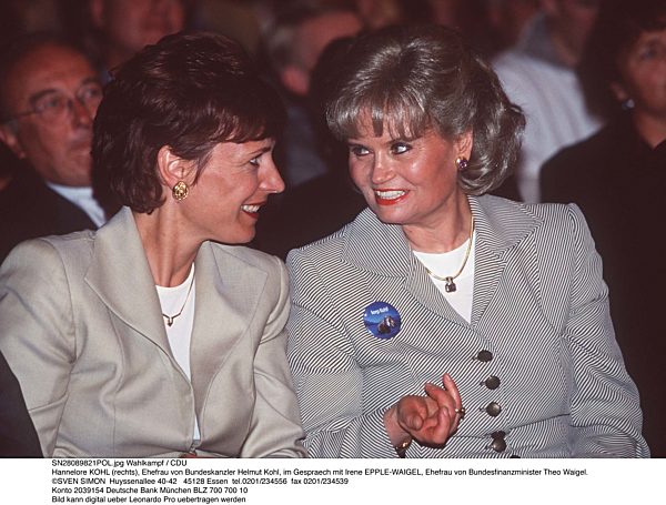 Wahlkampf / CDU
Hannelore KOHL (rechts), Ehefrau von Bundeskanzler Helmut..