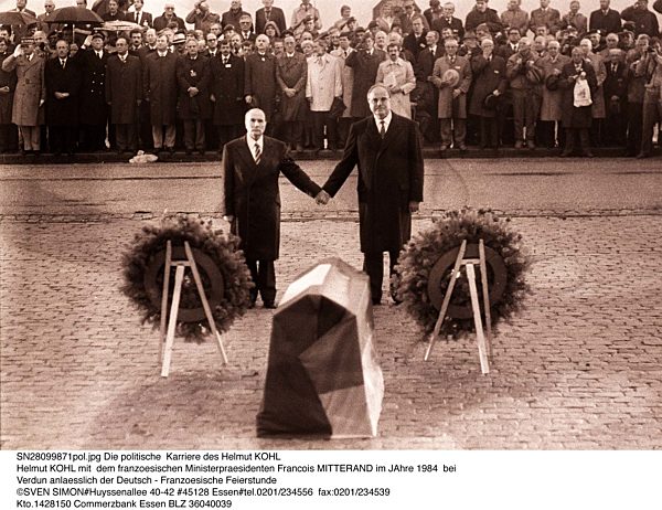 Die politische  Karriere des Helmut KOHL
Helmut KOHL mit  dem..