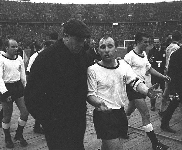 erstes Spiel Trainer Helmut SCHOEN