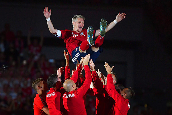 Bastian SCHWEINSTEIGER beendet seine Karriere!
.