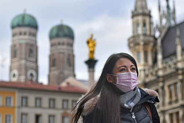 Maskenpflicht in den Fussgaengerzonen in Muenchen.