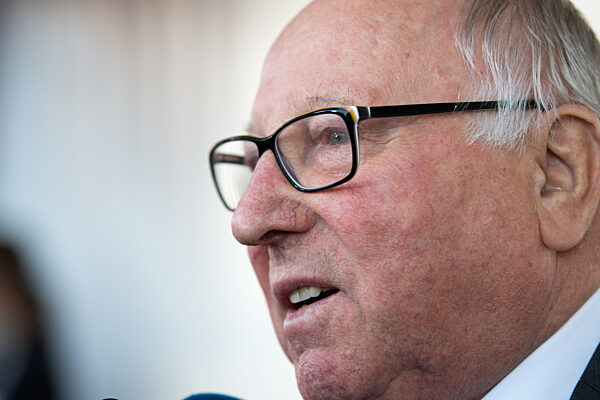 UWE SEELER IM ALTER VON 85 JAHREN GESTORBEN.