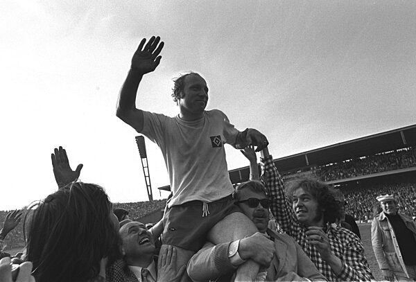 UWE SEELER IM ALTER VON 85 JAHREN GESTORBEN.