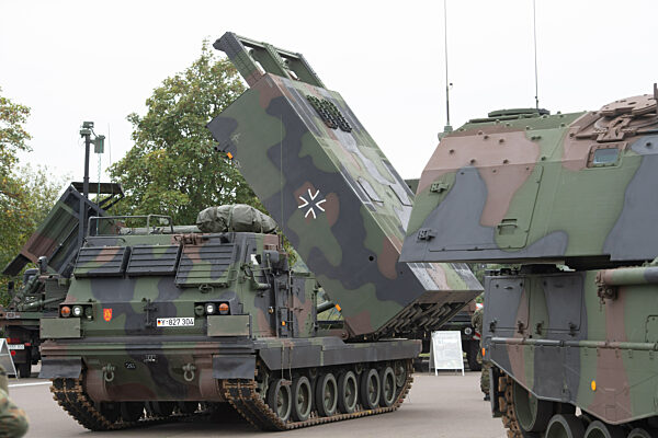 Boris Pistorius besucht Artillerieschule Idar-Oberstein.