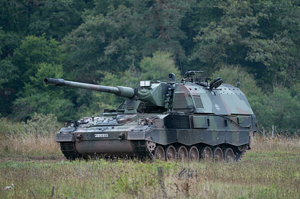 Boris Pistorius besucht Artillerieschule Idar-Oberstein.