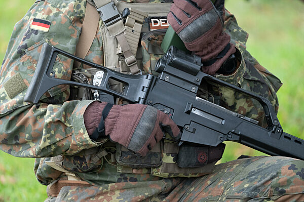 Boris Pistorius besucht Artillerieschule Idar-Oberstein.