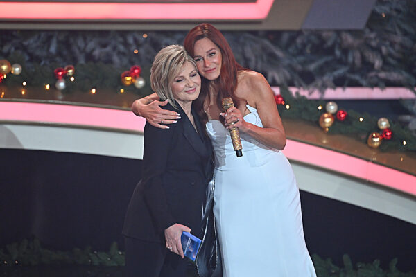 Die schoensten Weihnachtshits mit Carmen Nebel.