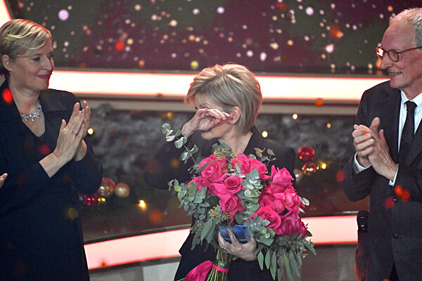 Die schoensten Weihnachtshits mit Carmen Nebel.