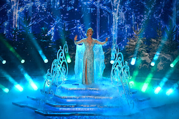 Die schoensten Weihnachtshits mit Carmen Nebel.