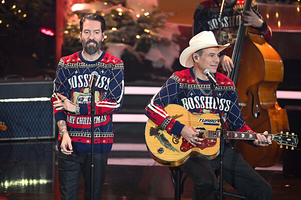 Die schoensten Weihnachtshits mit Carmen Nebel.