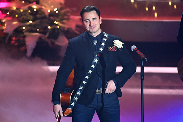 Die schoensten Weihnachtshits mit Carmen Nebel.