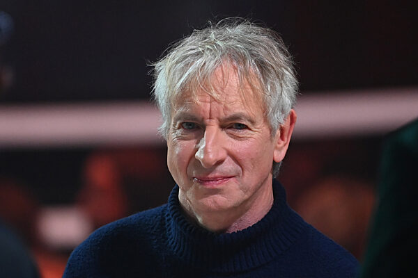 Die schoensten Weihnachtshits mit Carmen Nebel.