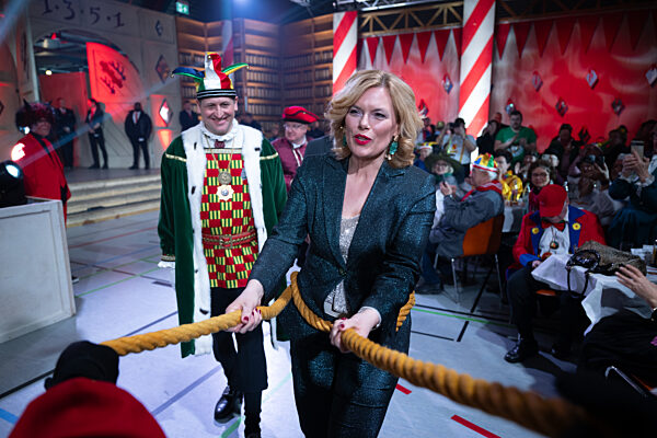 CDU Politikerin Julia KLOECKNER vor dem Stockacher Narrengericht.