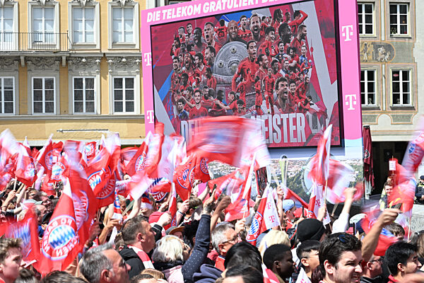 Meisterfeier FC Bayern Muenchen auf dem Marienplatz.
