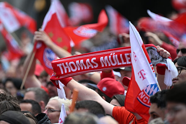 Meisterfeier FC Bayern Muenchen auf dem Marienplatz.