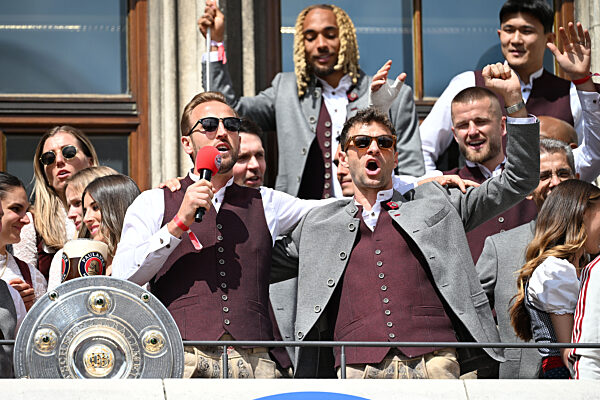 Meisterfeier FC Bayern Muenchen auf dem Marienplatz.