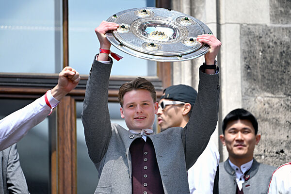 Meisterfeier FC Bayern Muenchen auf dem Marienplatz.