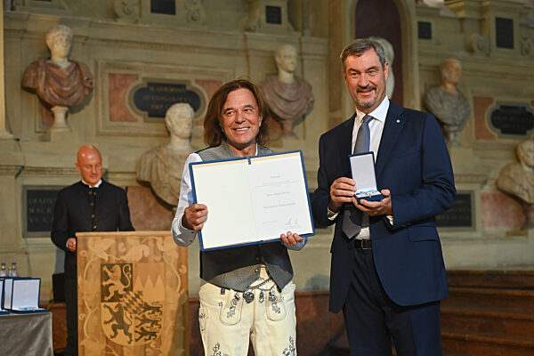 Aushaendigung  Bayerischer Verdienstorden.