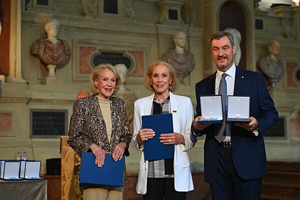 Aushaendigung  Bayerischer Verdienstorden.