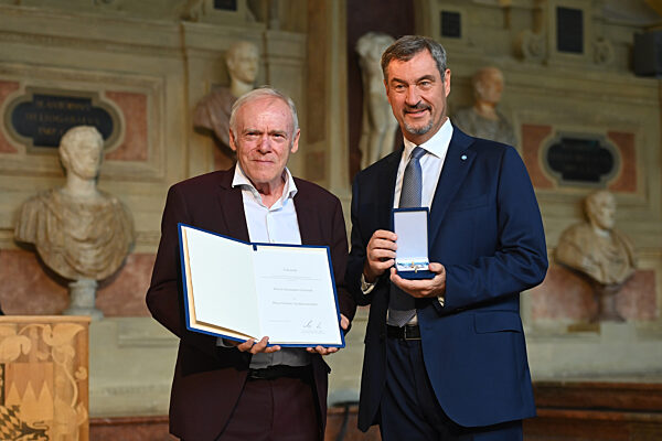 Aushaendigung  Bayerischer Verdienstorden.