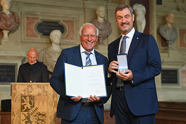 Aushaendigung  Bayerischer Verdienstorden.